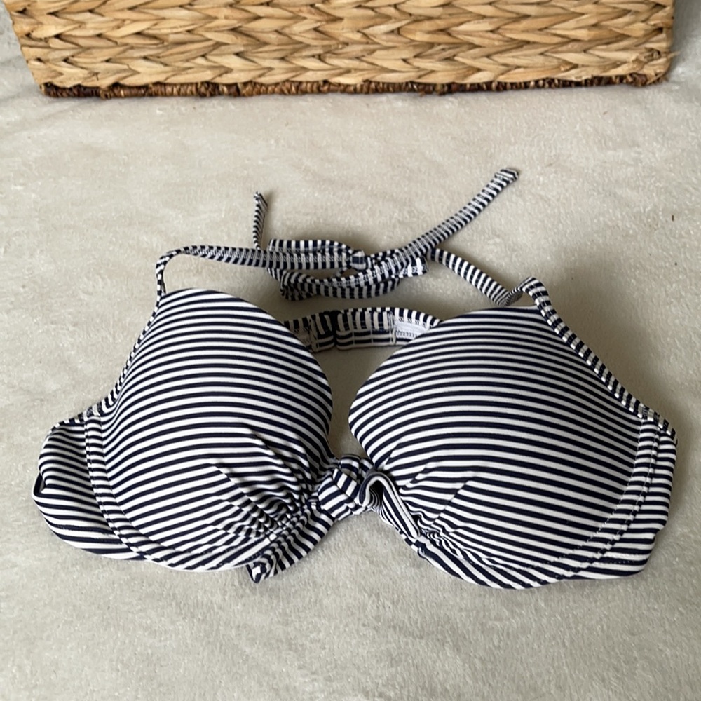 Aerie Blakely 34B Medium Size Striped Bathing Suit Top Black and White